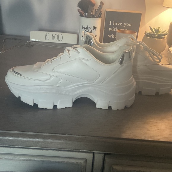 SHOES - Picture 3 of 3